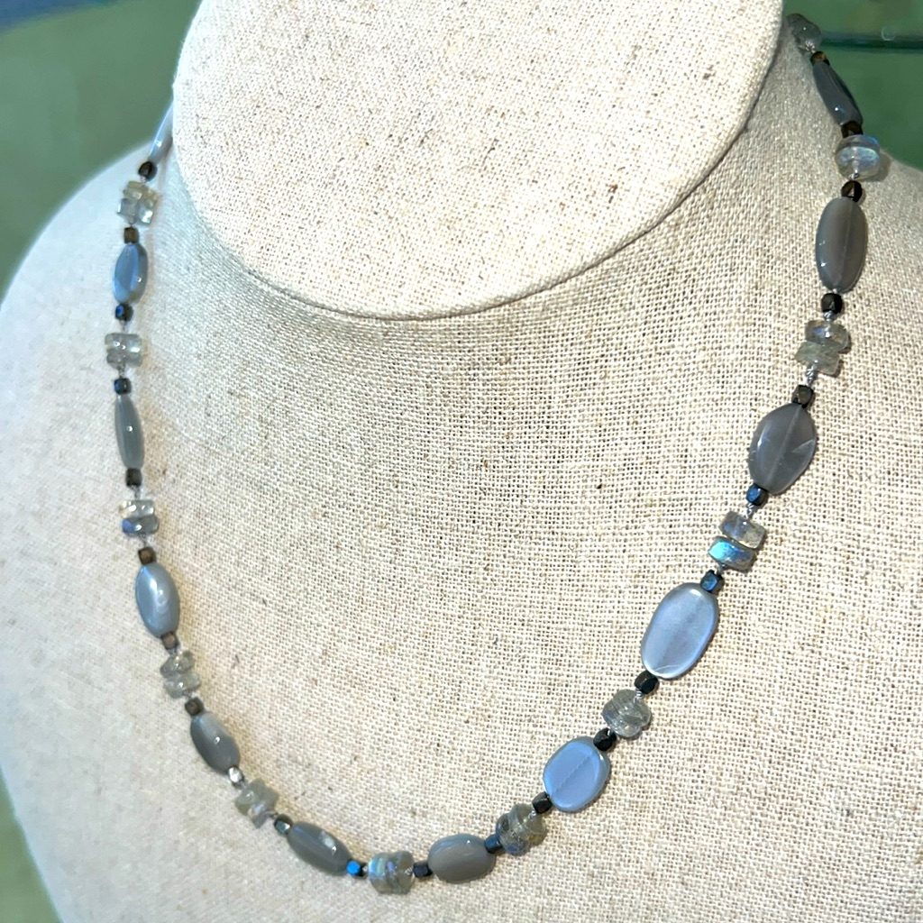 Artisan Handmade Iolite Beaded Necklace 20$